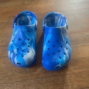 Blue and white marble men’s size 10 crocs